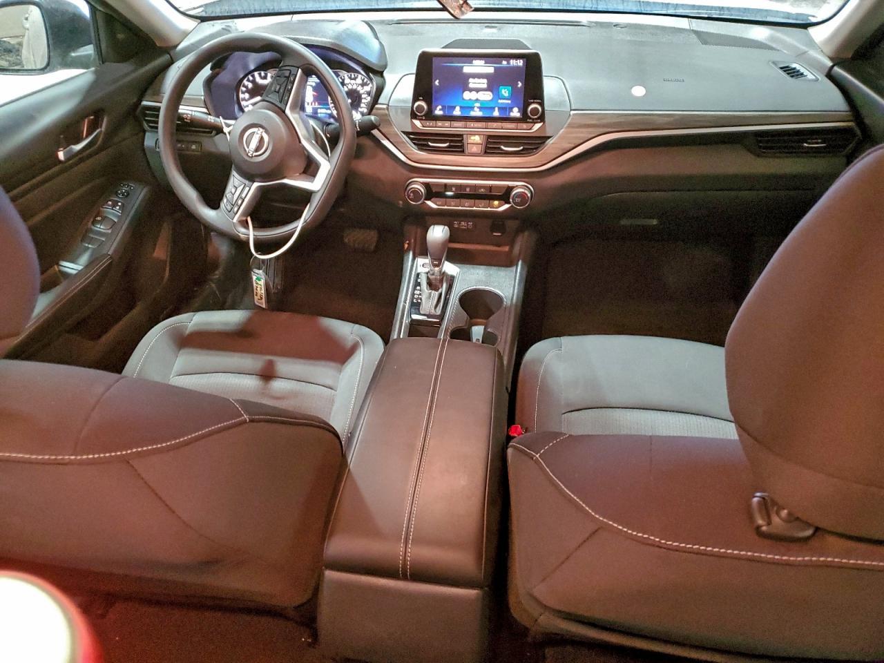 2025 Nissan Altima - zdjęcie 8
