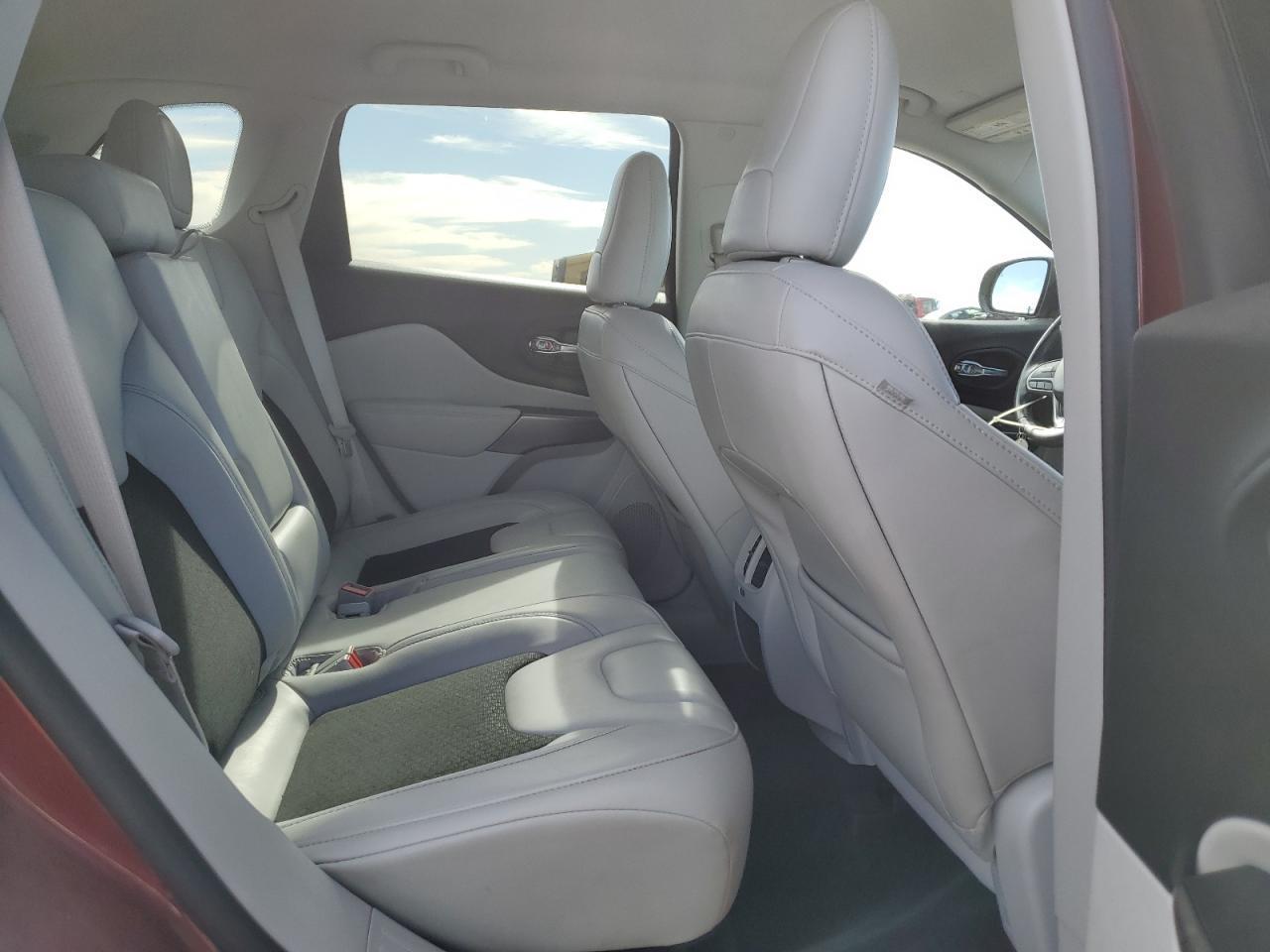 2020 Jeep Cherokee - zdjęcie 11