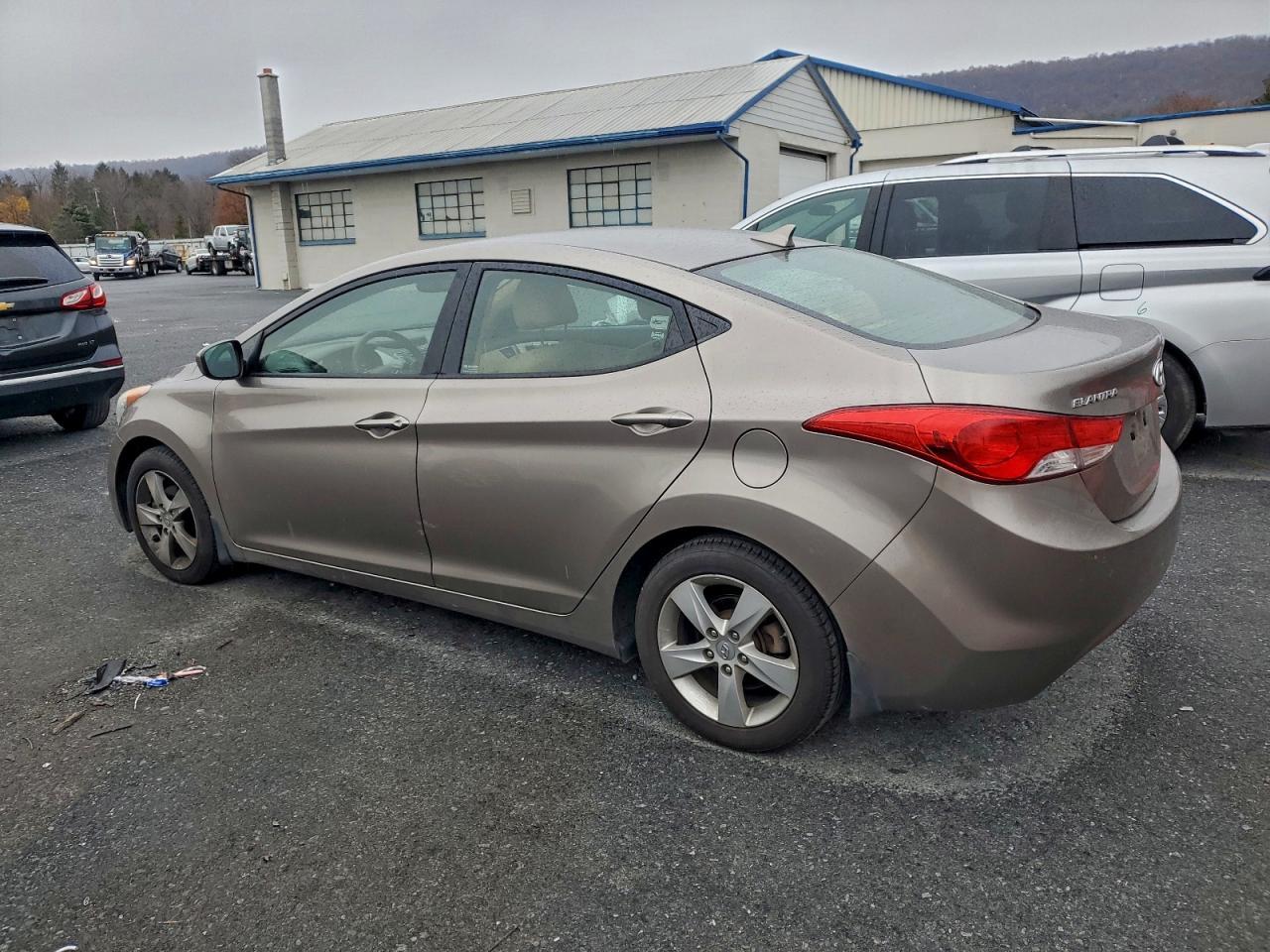 2013 Hyundai Elantra - zdjęcie 2