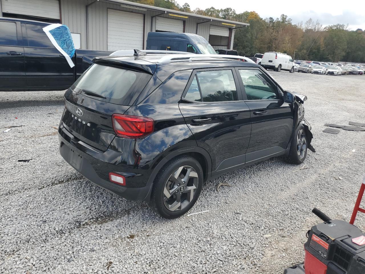 2022 Hyundai Venue Sel - zdjęcie 3