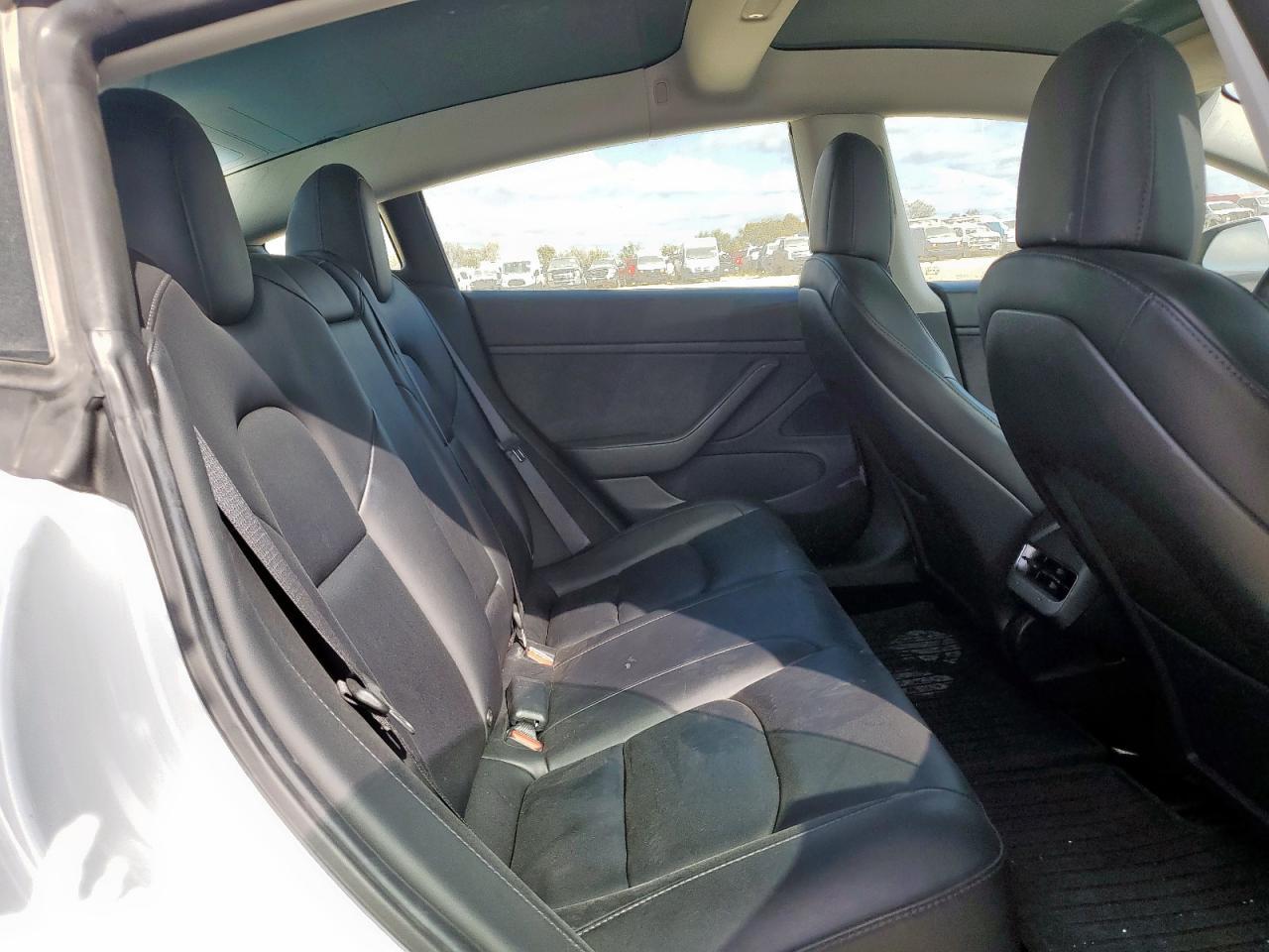 2020 Tesla Model 3 - zdjęcie 10