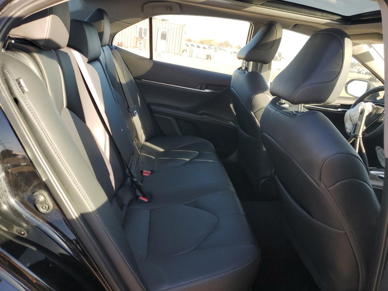 2024 Toyota Camry - zdjęcie 10