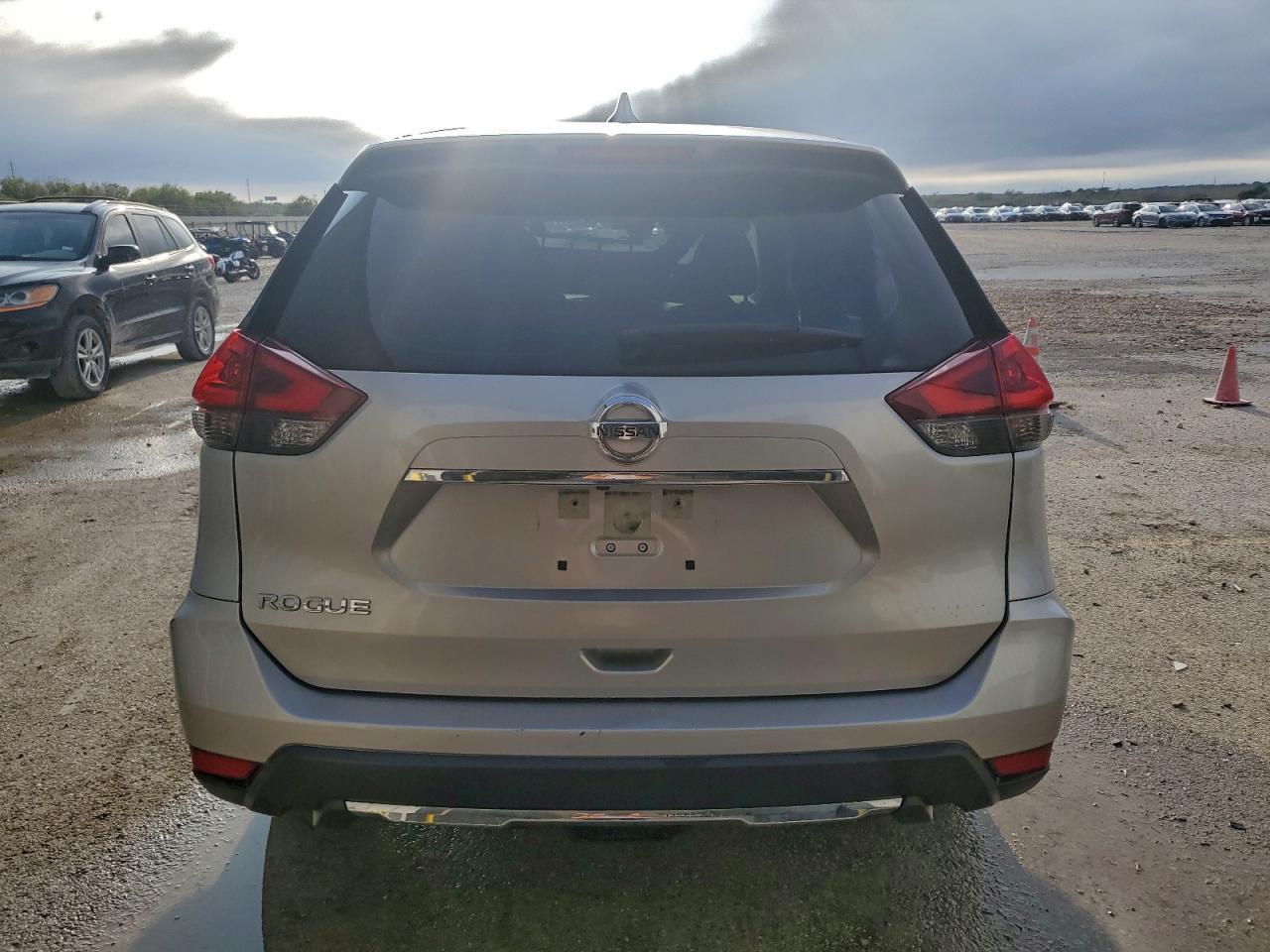 2020 Nissan Rogue S - zdjęcie 6