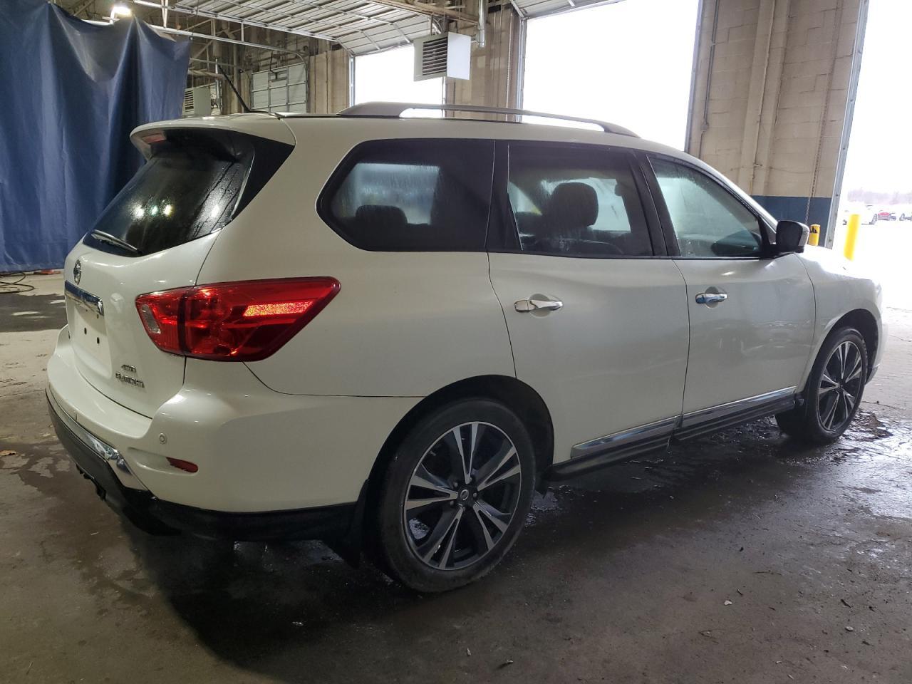 2018 Nissan Pathfinder - zdjęcie 3