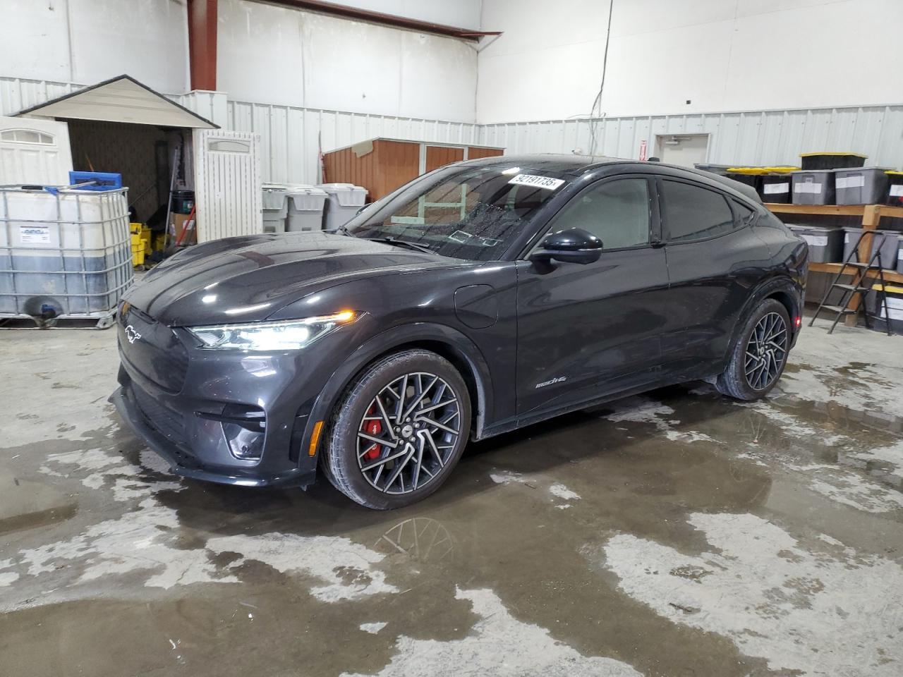 2022 Ford Mustang Mach-E - zdjęcie główne