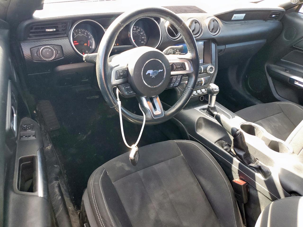 2021 Ford Mustang - zdjęcie 15