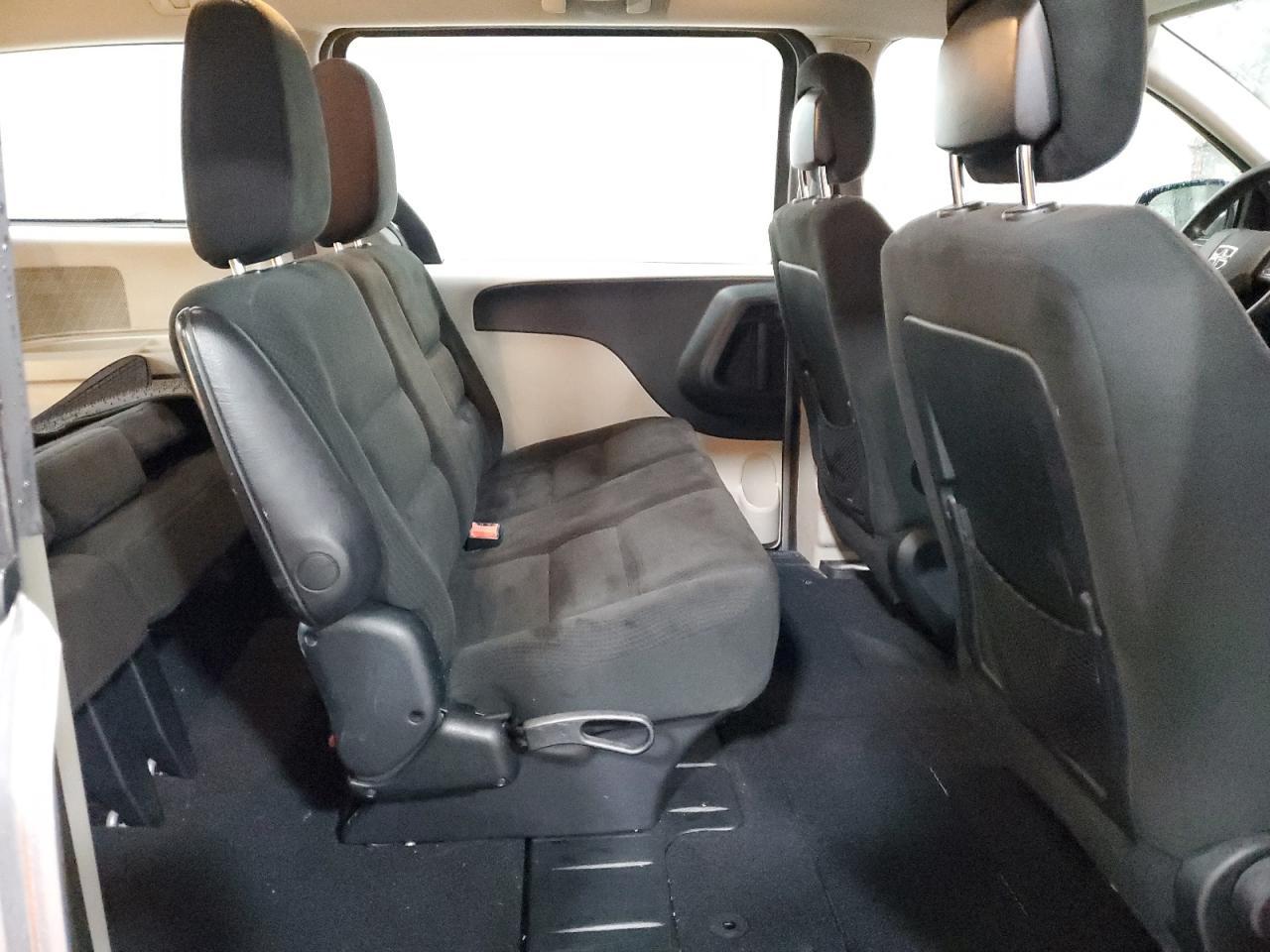 2015 Dodge Caravan - zdjęcie 11