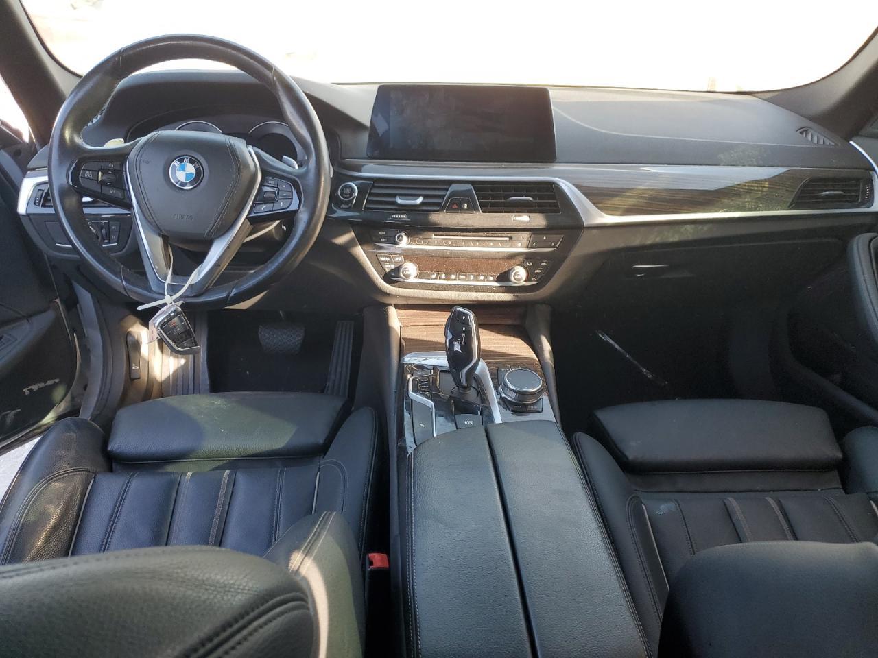 2019 BMW 530 I - zdjęcie 8