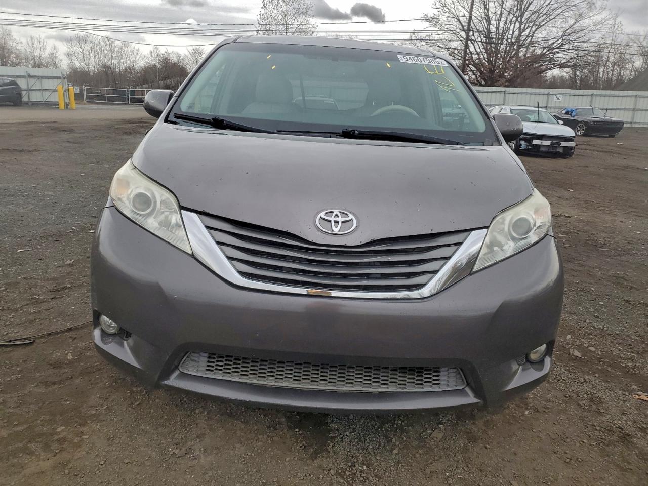 2013 Toyota Sienna Xle - zdjęcie 5