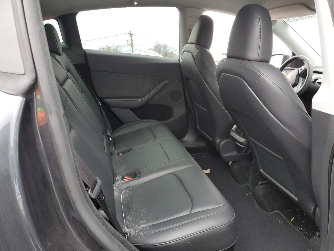 2024 Tesla Model Y - zdjęcie 11