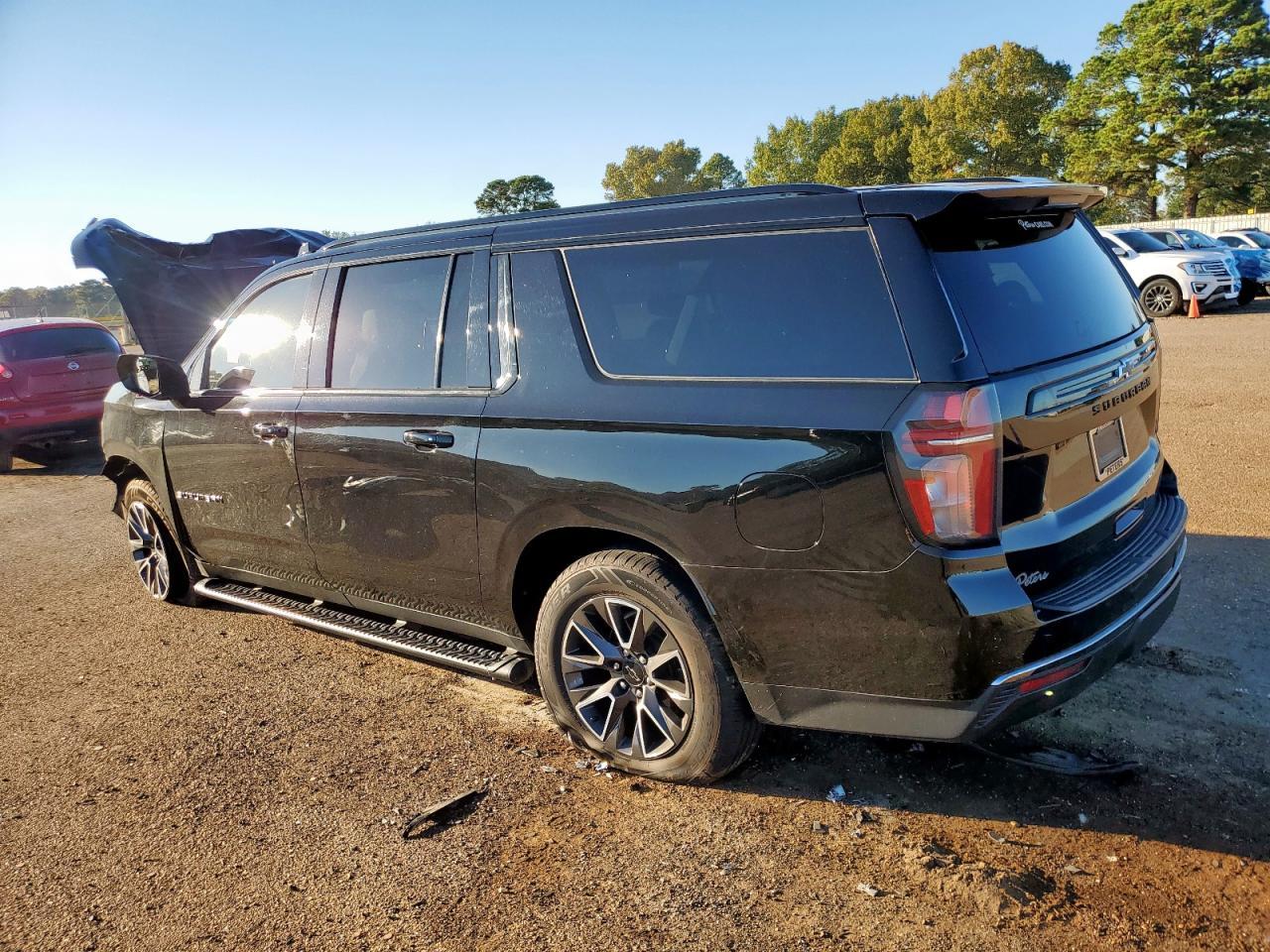 2021 Chevrolet Suburban K1500 Z71 - zdjęcie 2