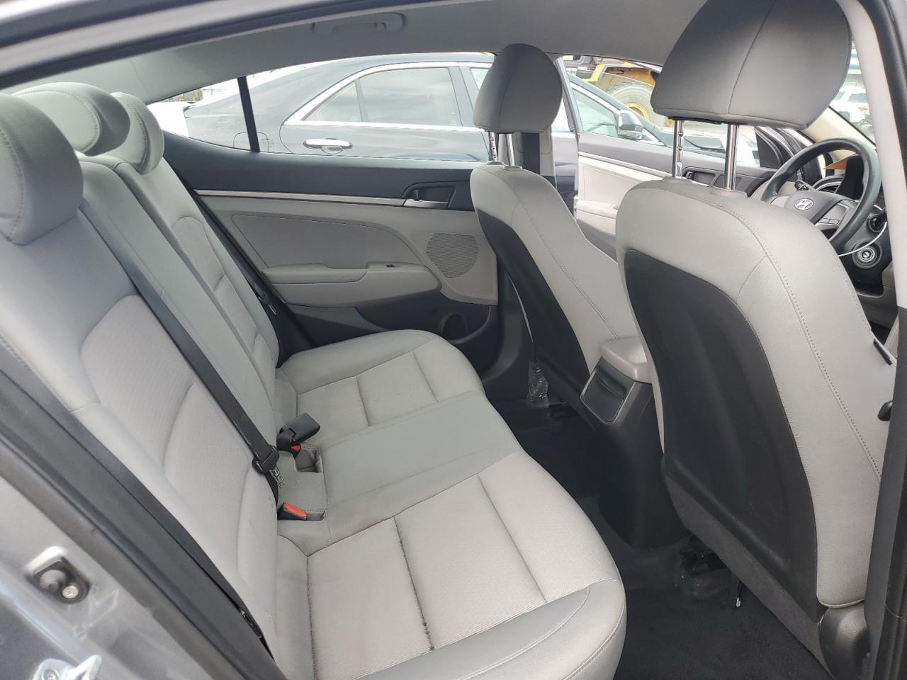 2017 Hyundai Elantra - zdjęcie 10