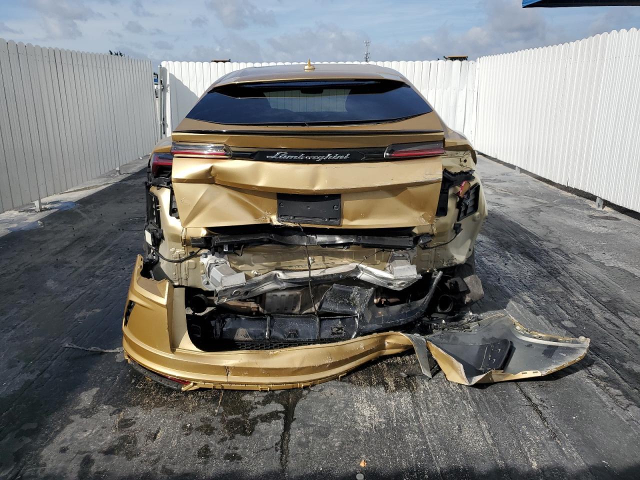 2022 Lamborghini Urus - zdjęcie 6