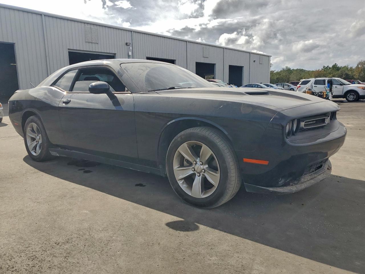 2021 Dodge Challenger - zdjęcie 4
