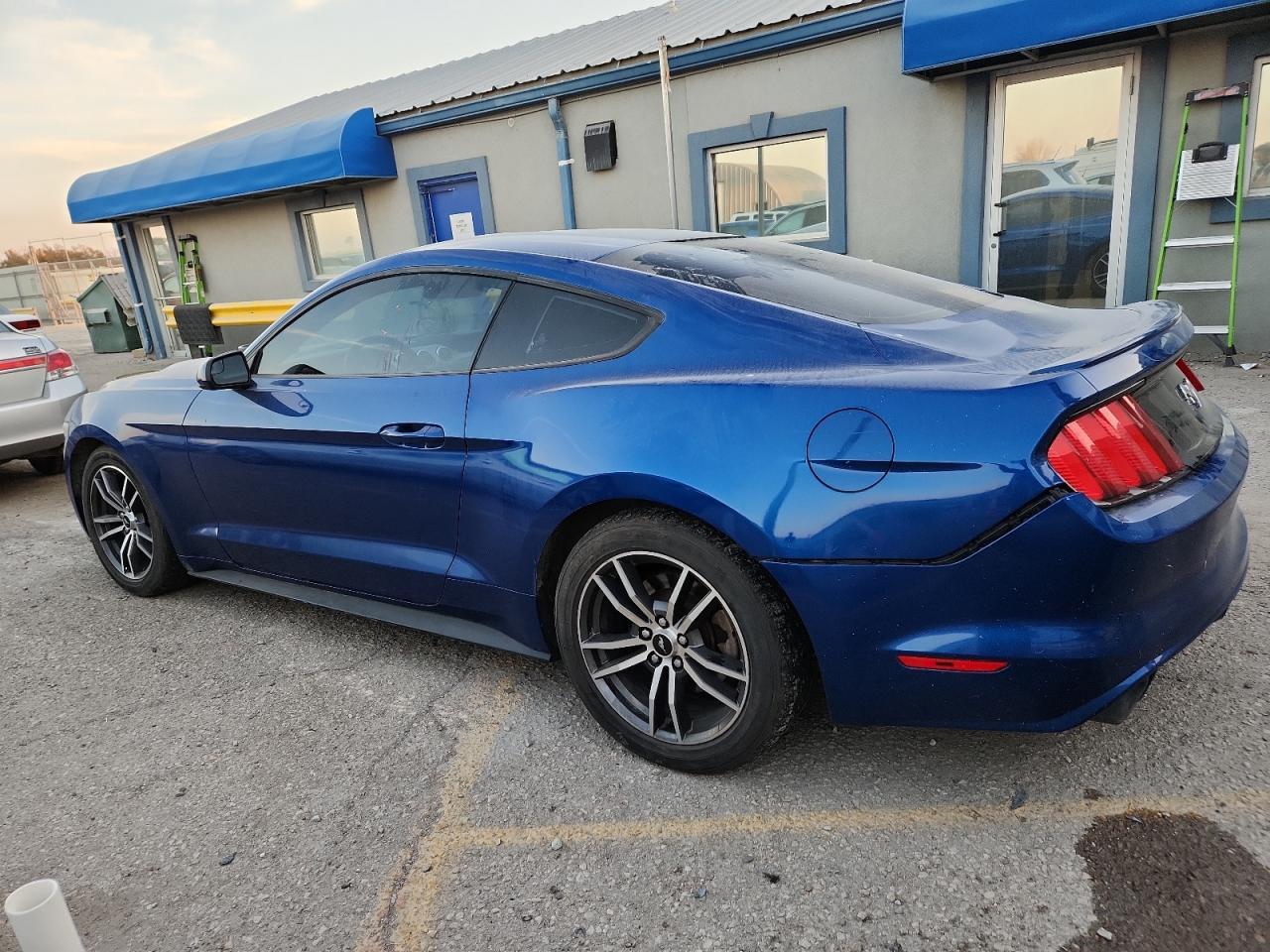 2017 Ford Mustang - zdjęcie 2