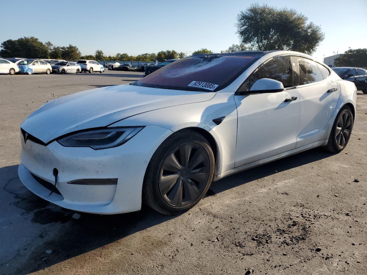 2022 Tesla Model S - zdjęcie główne