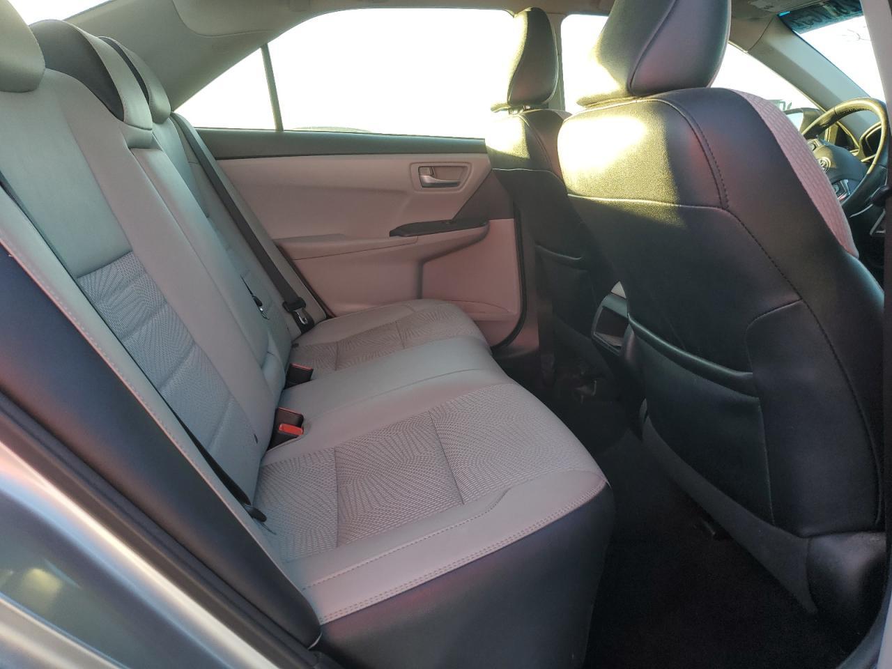2017 Toyota Camry - zdjęcie 10
