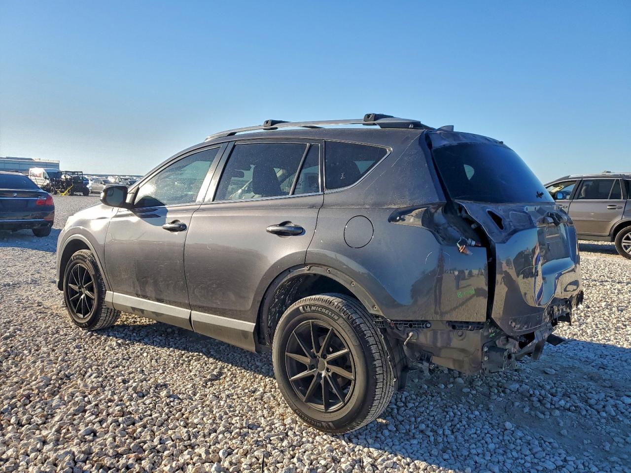 2017 Toyota Rav4 Le - zdjęcie 2