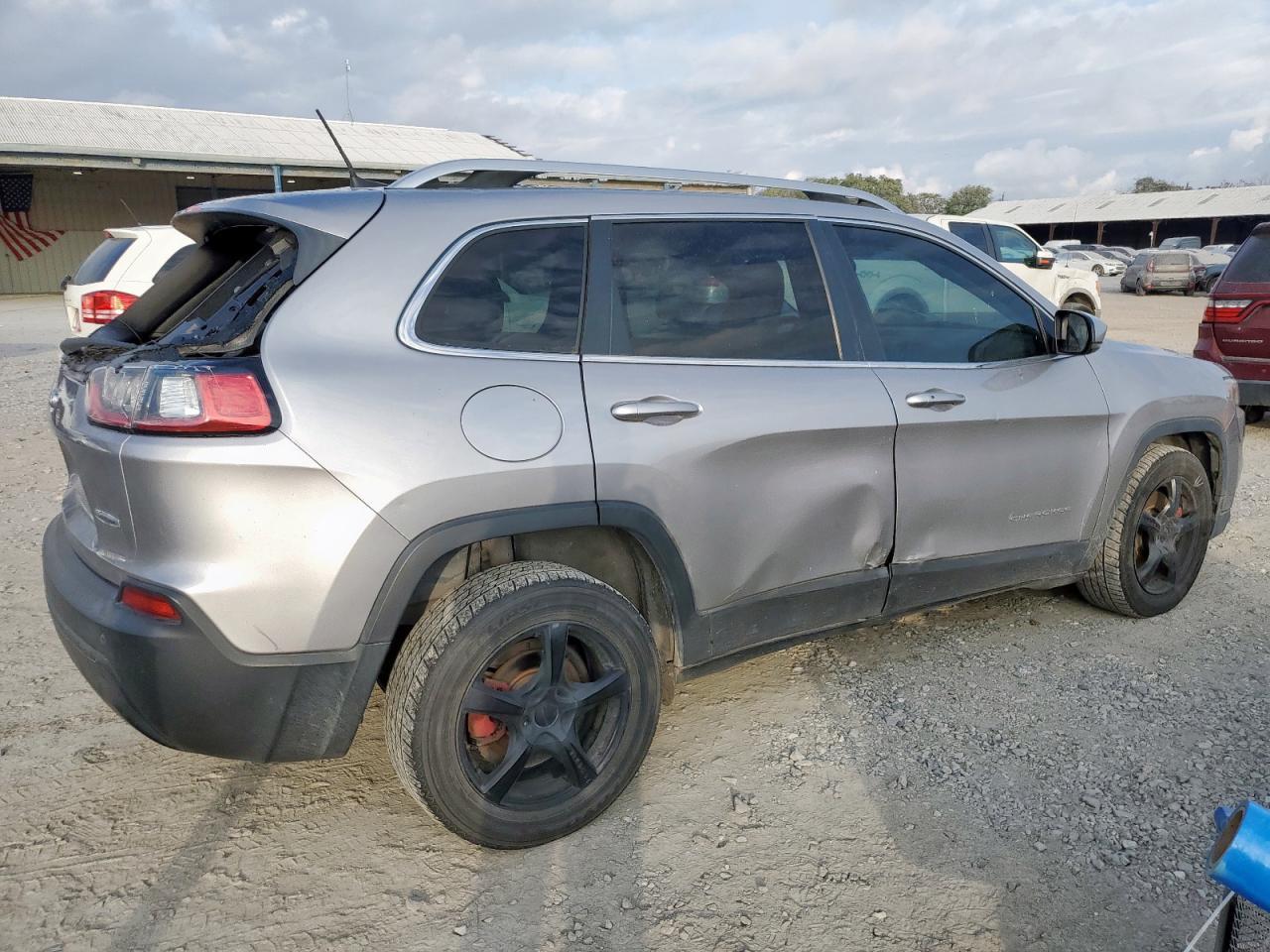 2019 Jeep Cherokee Latitude Plus - zdjęcie 3
