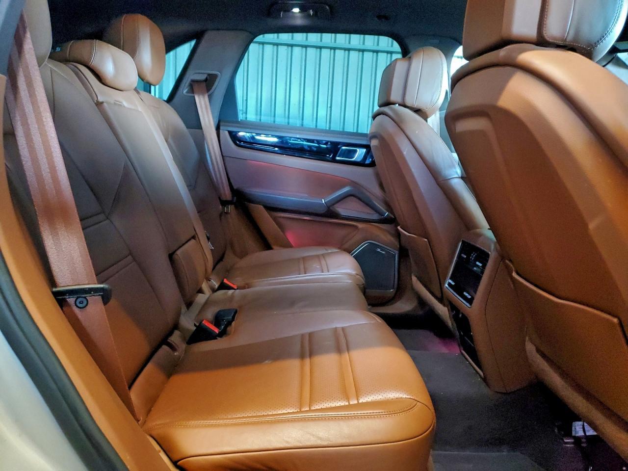 2022 Porsche Cayenne - zdjęcie 11