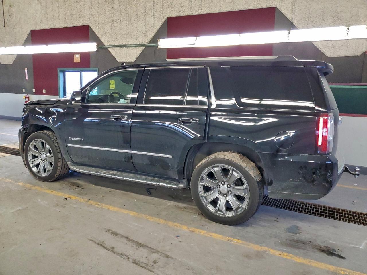 2015 GMC Yukon Denali - zdjęcie 2