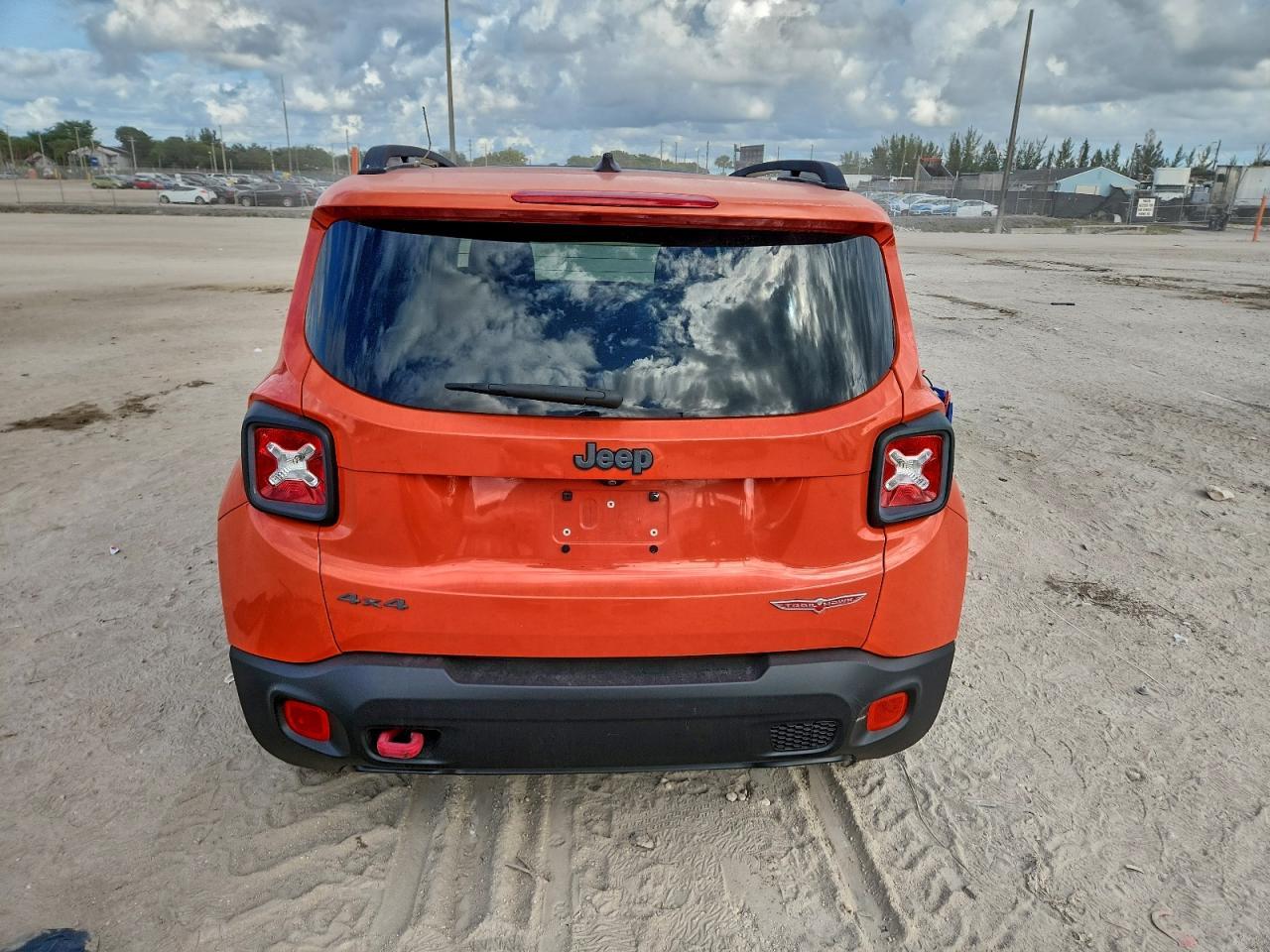 2016 Jeep Renegade - zdjęcie 6