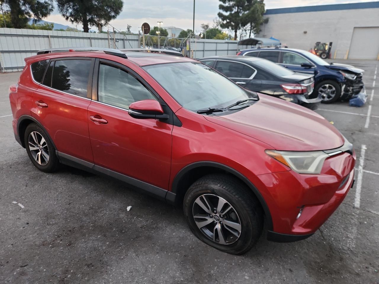 2017 Toyota RAV 4 - zdjęcie 4