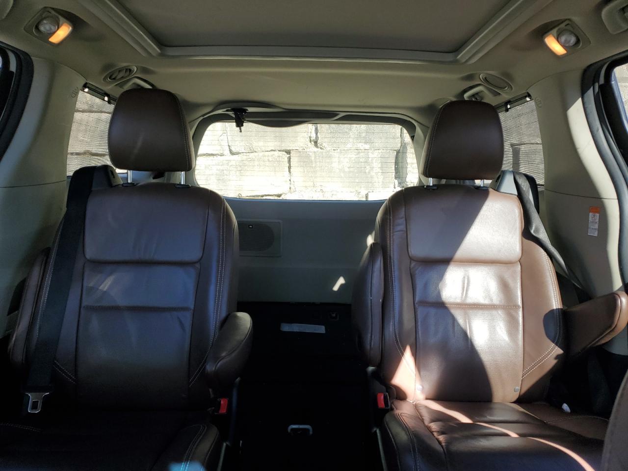 2015 Toyota Sienna Xle - zdjęcie 10