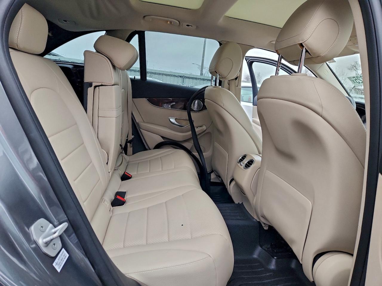2016 Mercedes-Benz GLC - zdjęcie 11