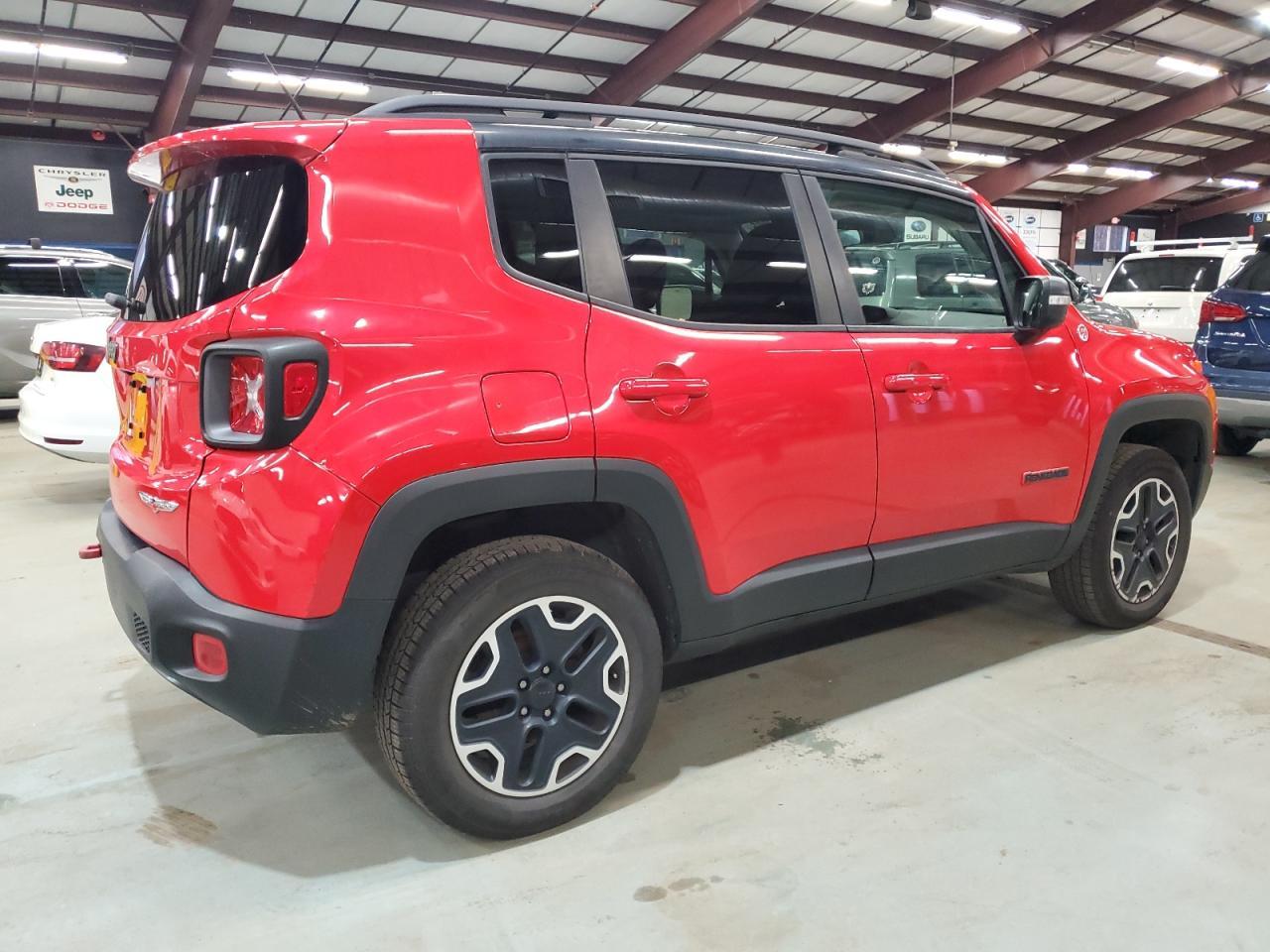 2016 Jeep Renegade Trailhawk - zdjęcie 3