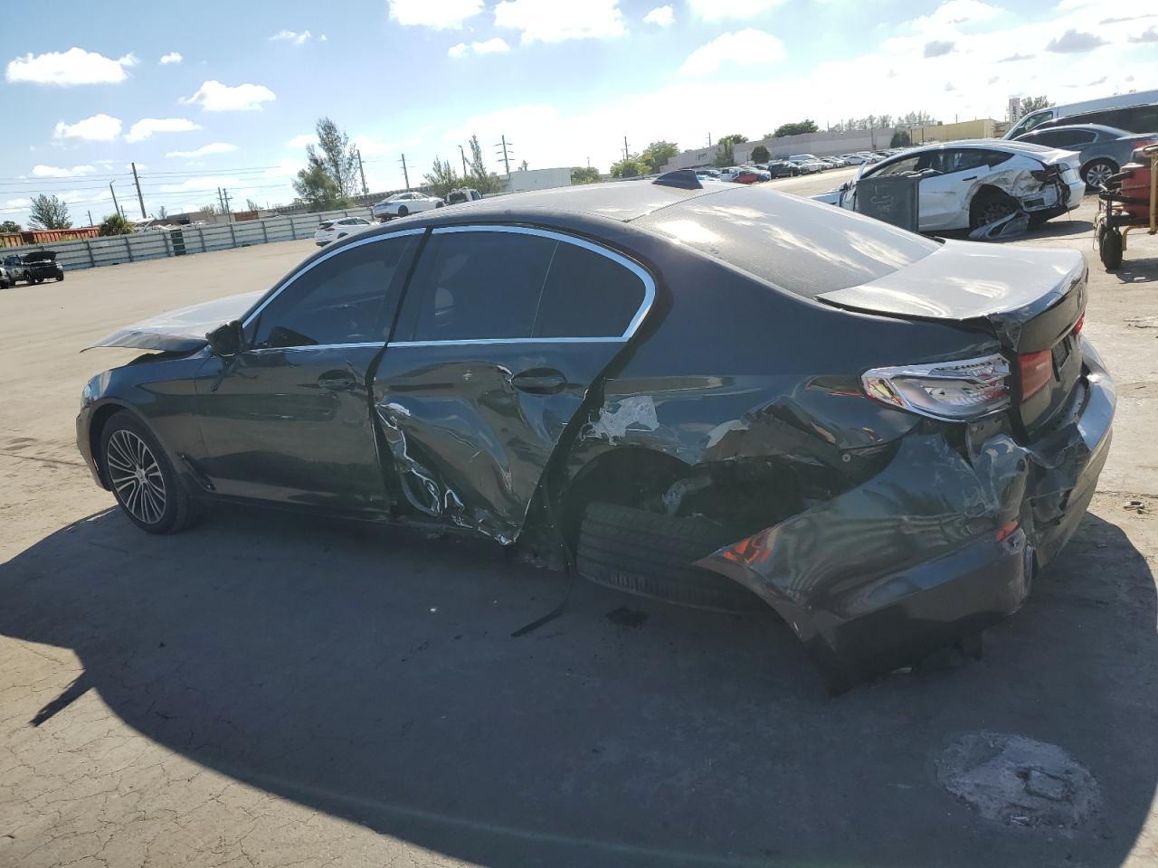 2019 BMW 530 Xi - zdjęcie 2