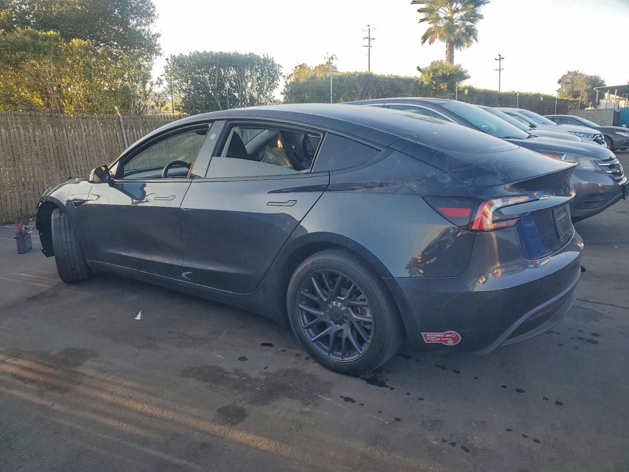 2024 Tesla Model 3 - zdjęcie 2