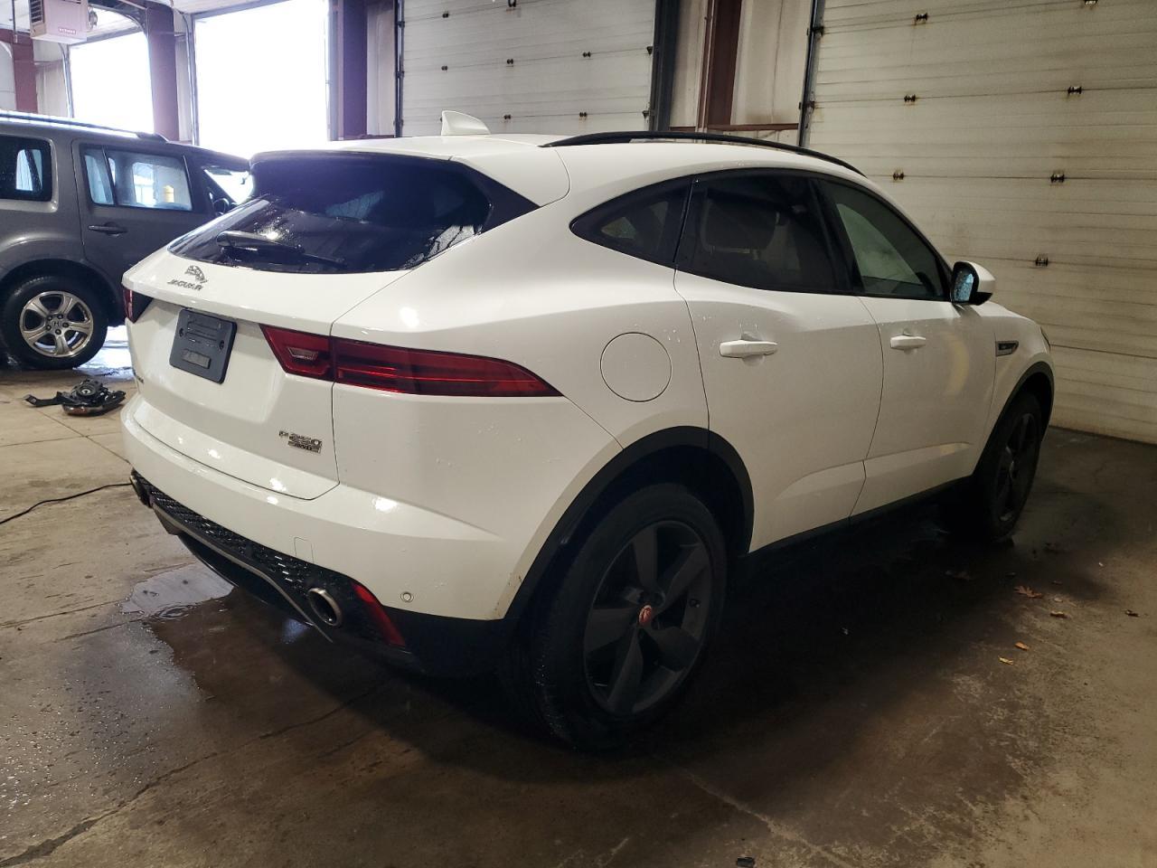 2018 Jaguar E-Pace - zdjęcie 3