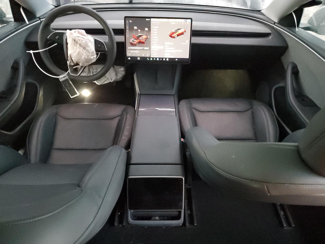 2025 Tesla Model 3 - zdjęcie 8
