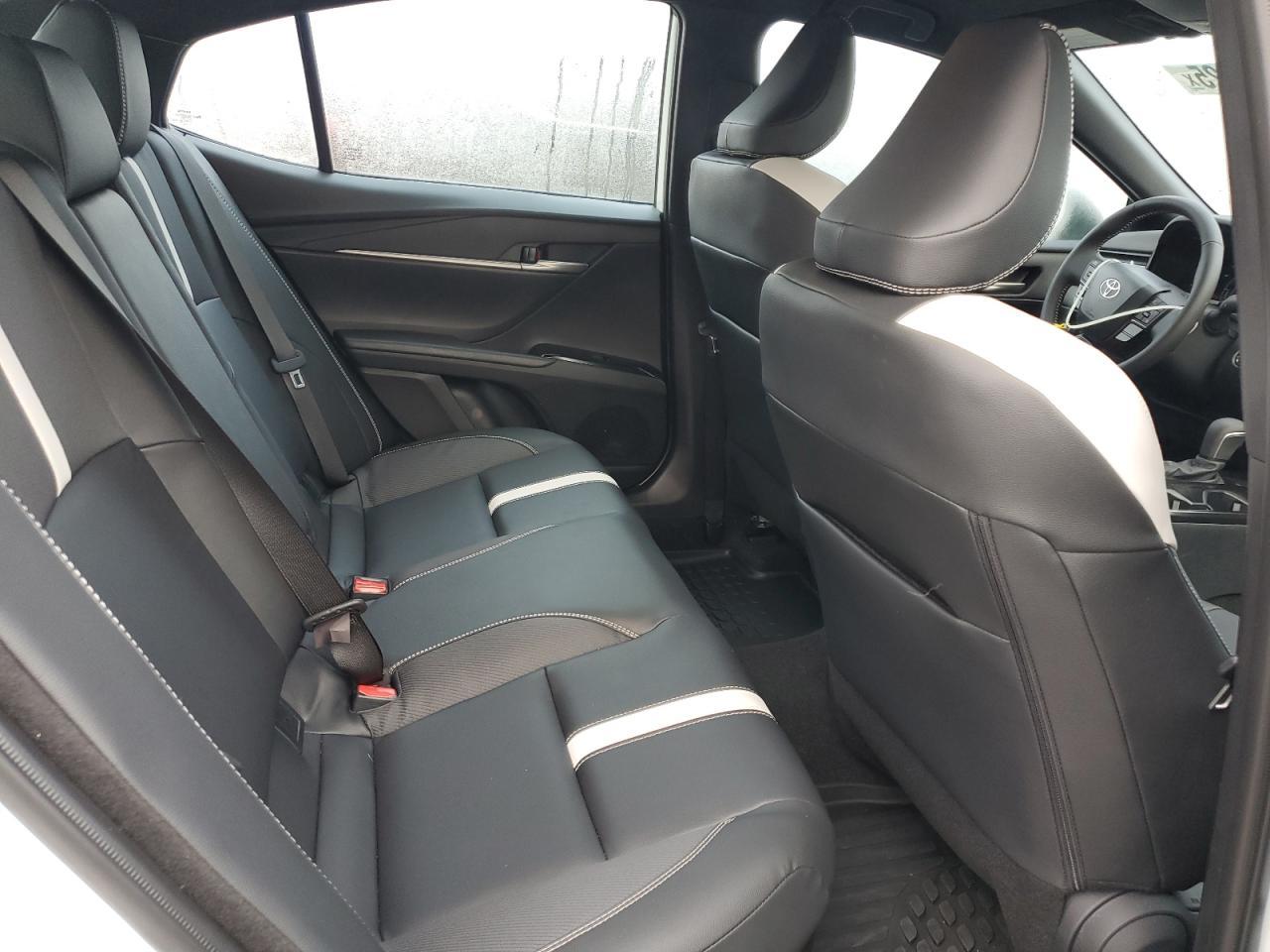 2026 Toyota Camry Xse - zdjęcie 10