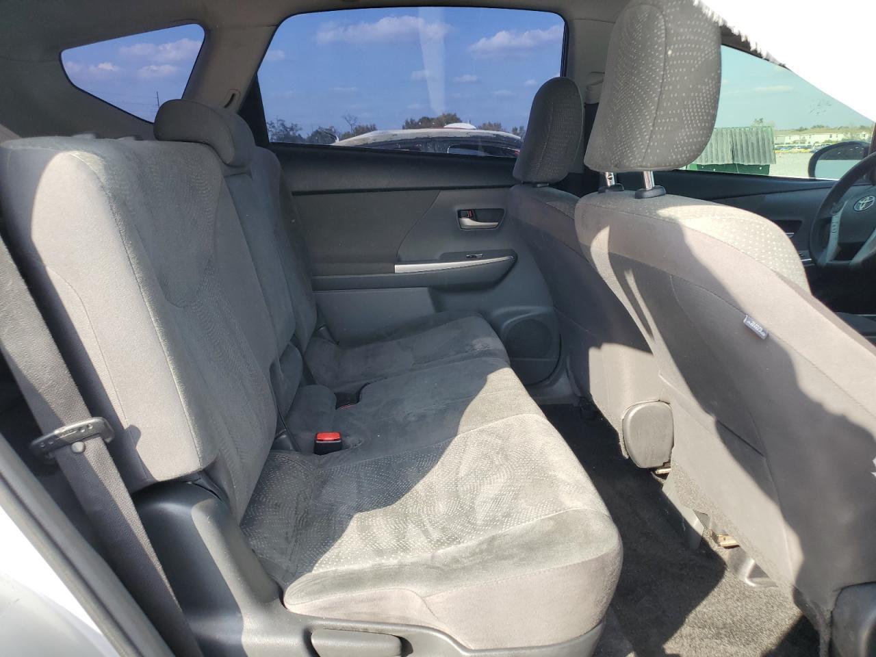 2014 Toyota Prius V - zdjęcie 11