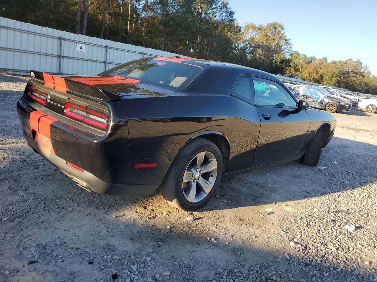 2020 Dodge Challenger - zdjęcie 3