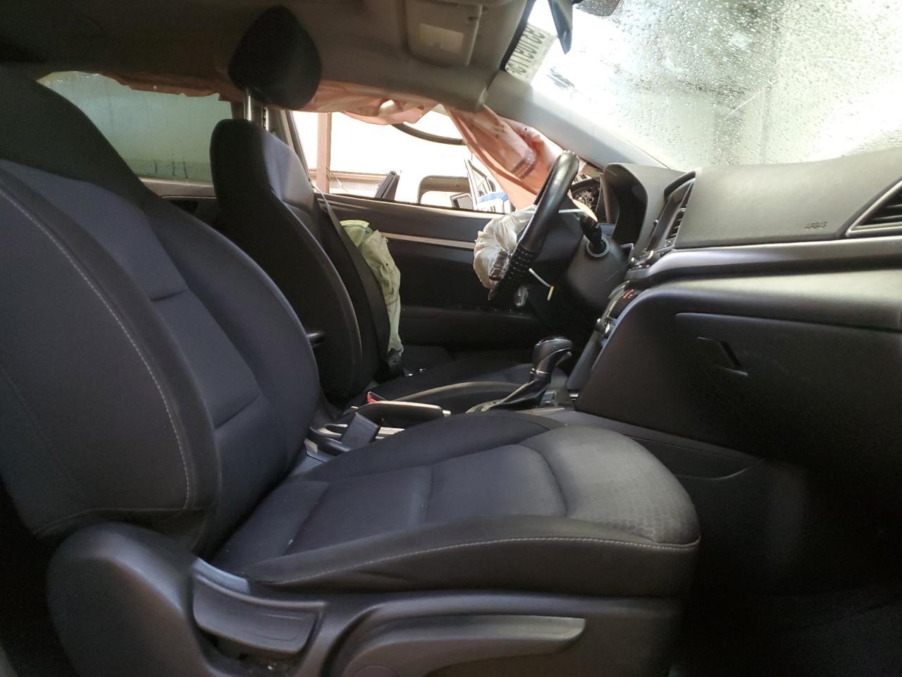 2017 Hyundai Elantra - zdjęcie 7