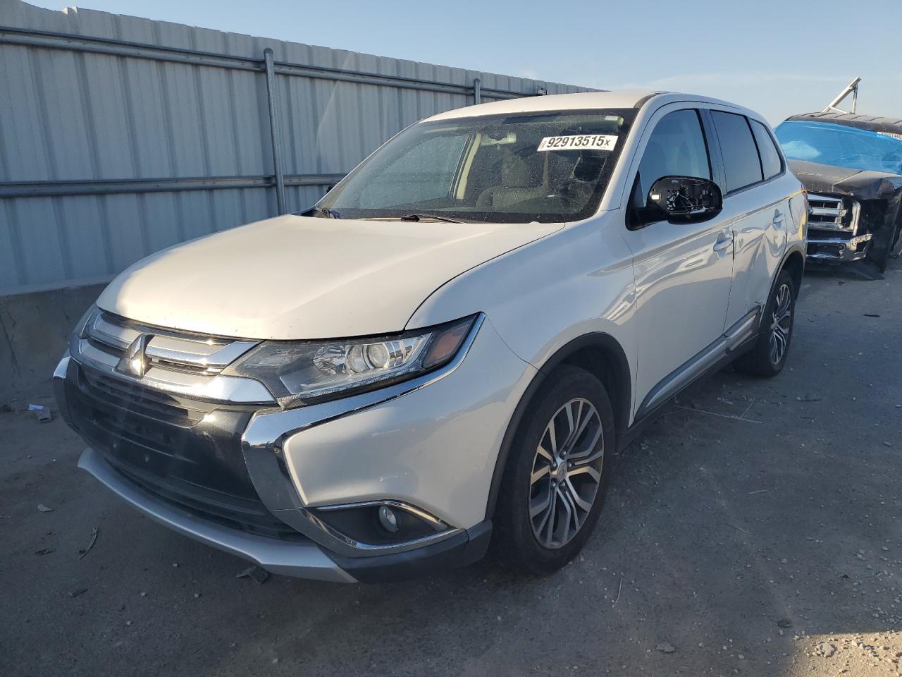 2017 Mitsubishi Outlander - zdjęcie główne
