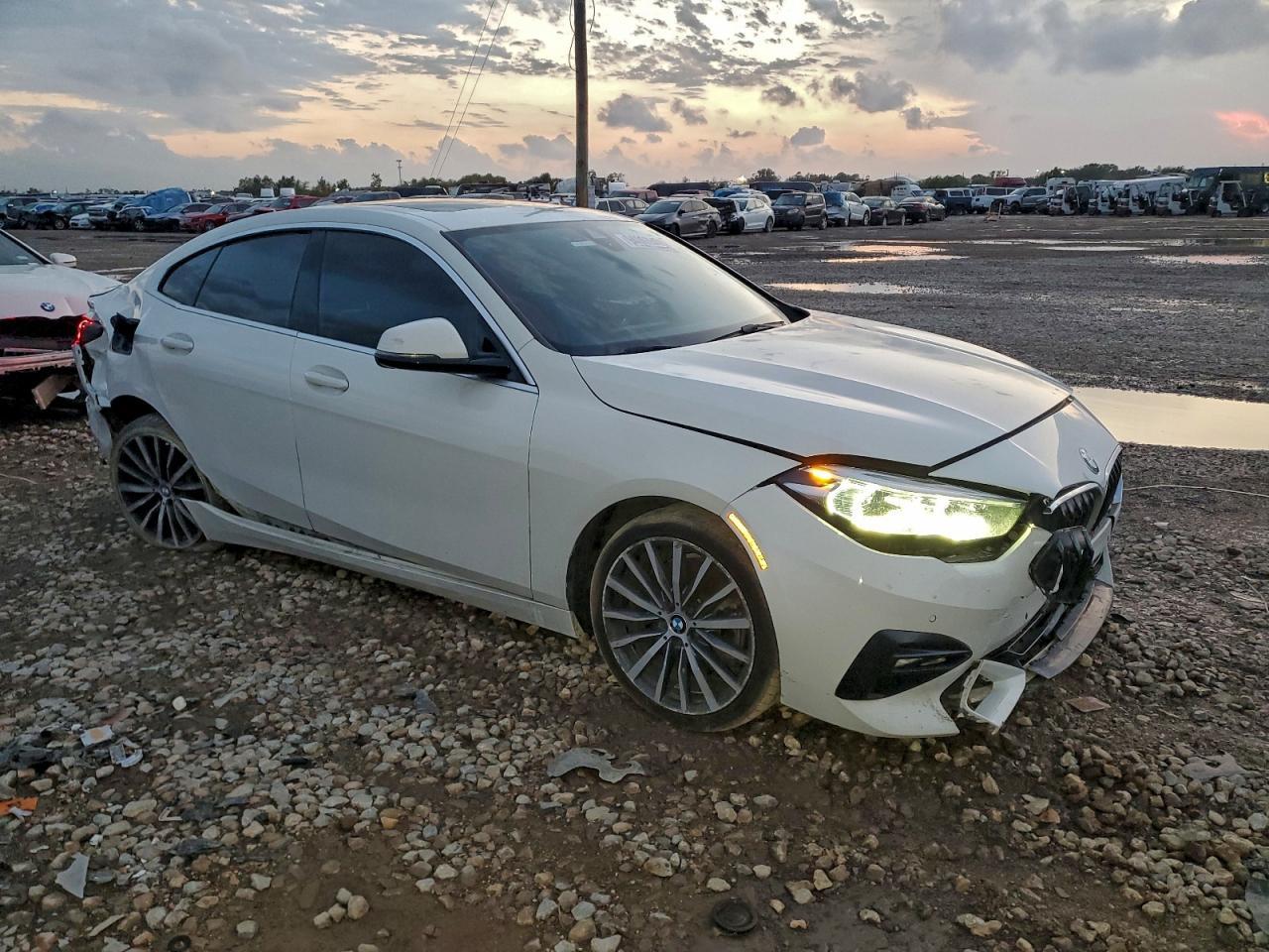 2021 BMW Seria 2 - zdjęcie 4