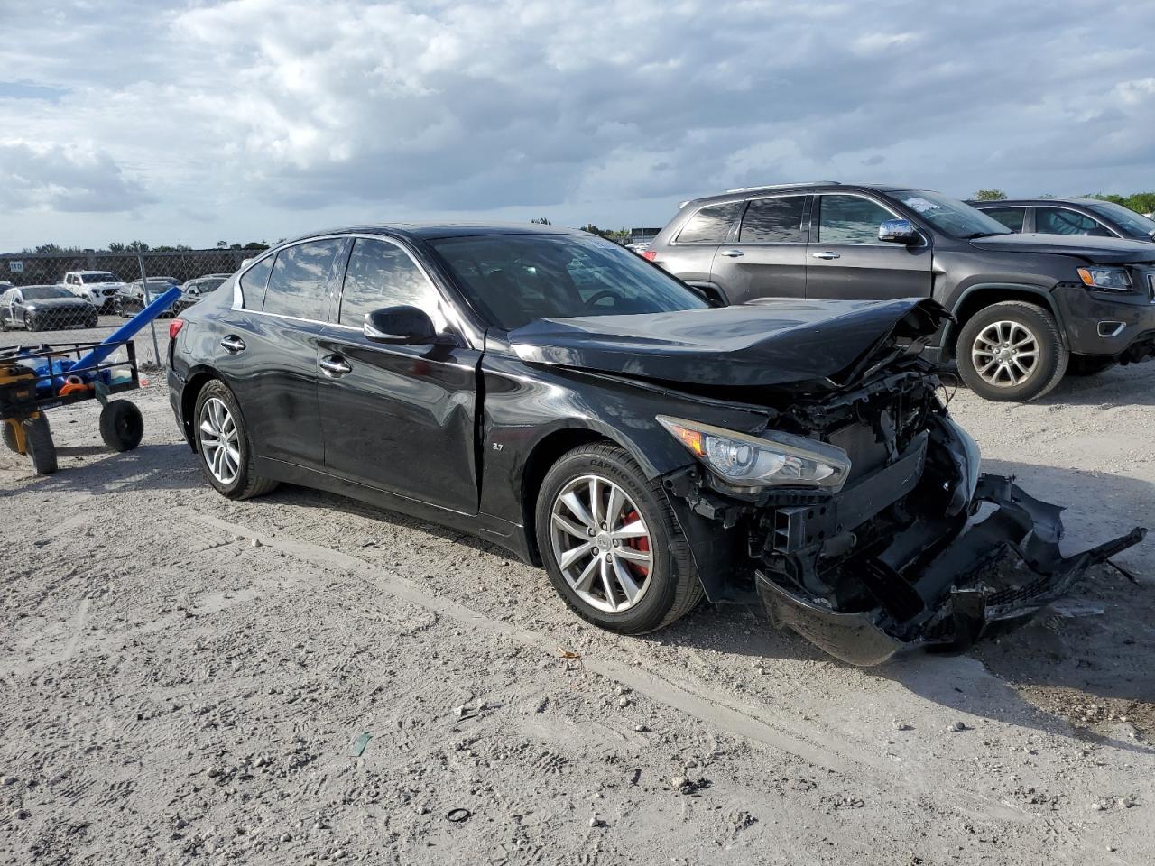 2015 Infiniti Q50 - zdjęcie 4