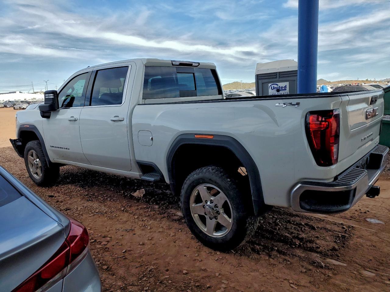 2024 GMC Sierra - zdjęcie 2
