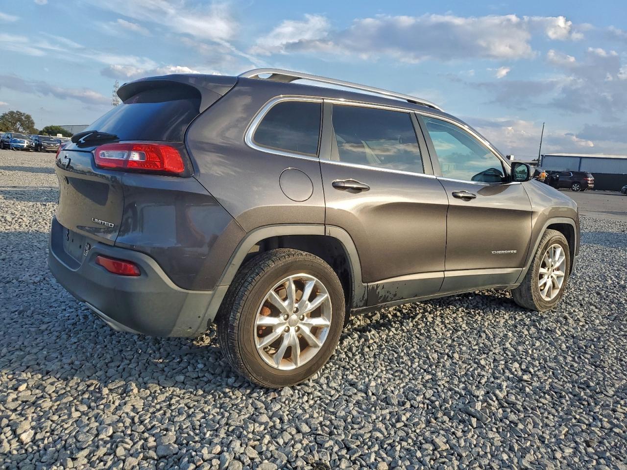 2016 Jeep Cherokee - zdjęcie 3