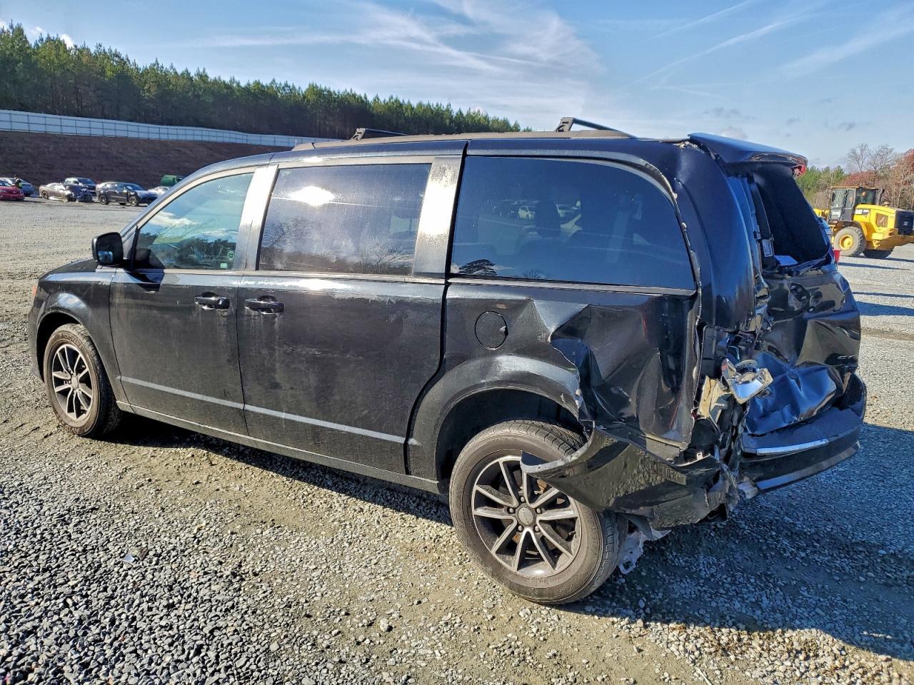 2019 Dodge Caravan - zdjęcie 2