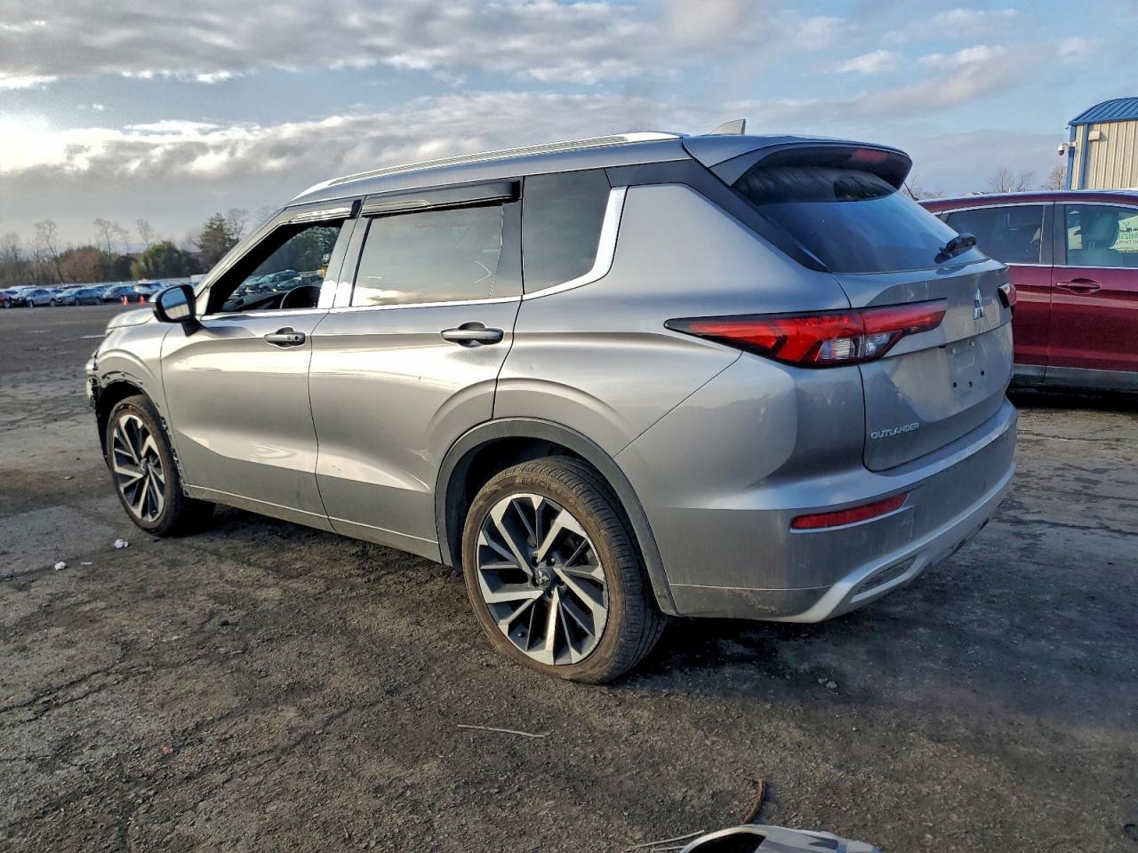 2022 Mitsubishi Outlander Sel - zdjęcie 2