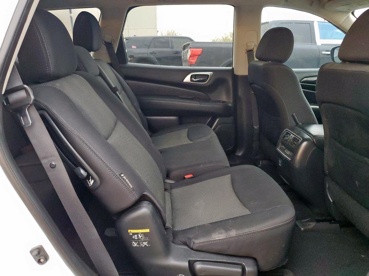 2018 Nissan Pathfinder S - zdjęcie 11