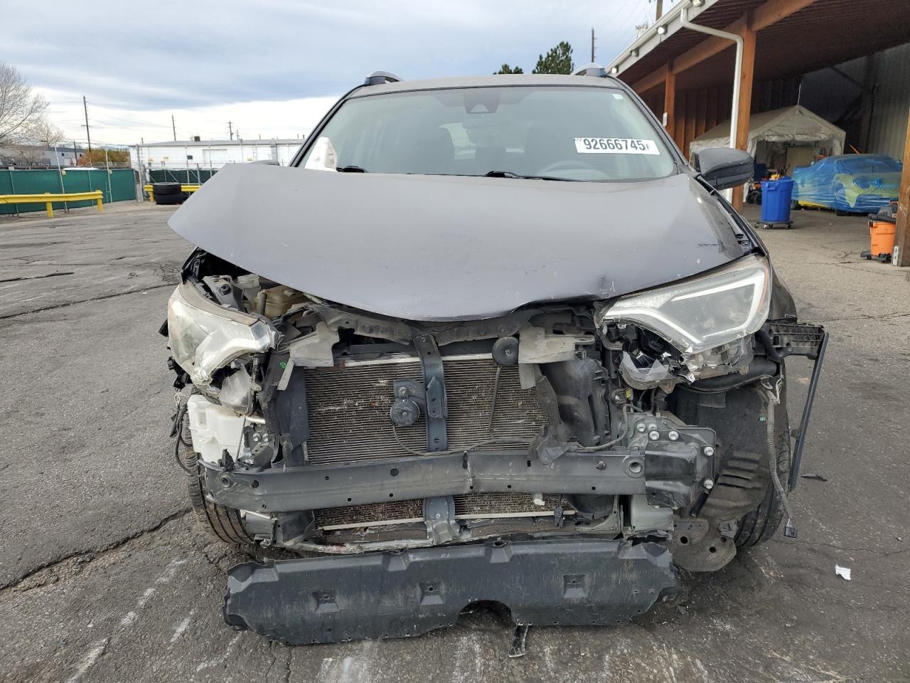 2017 Toyota Rav4 Le - zdjęcie 5