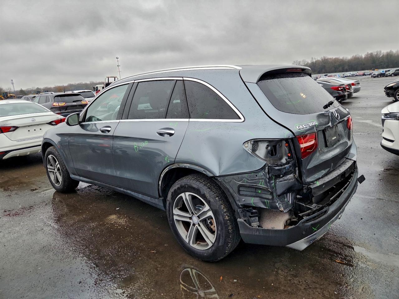2016 Mercedes-Benz GLC - zdjęcie 2