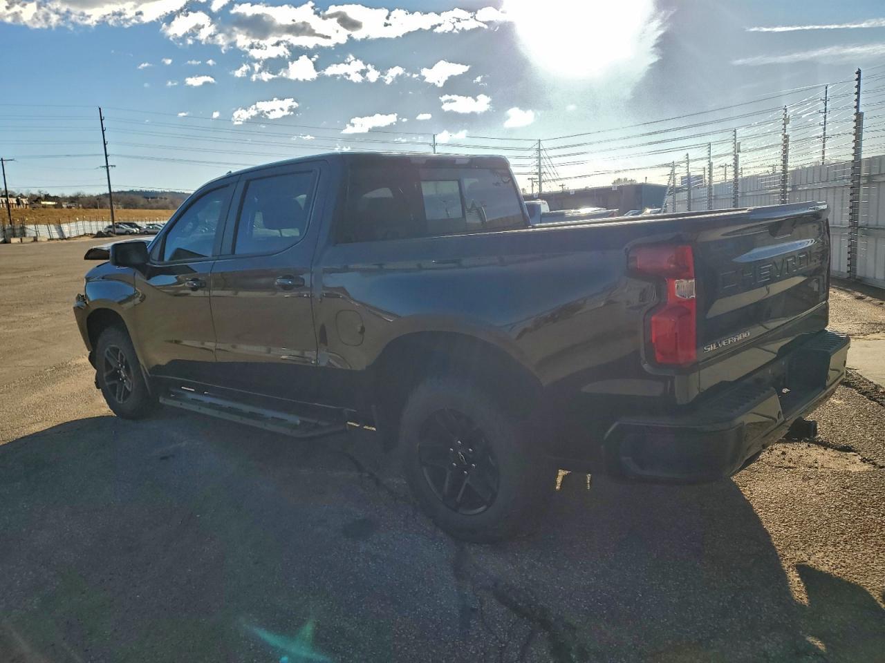 2019 Chevrolet Silverado K1500 Rst - zdjęcie 2