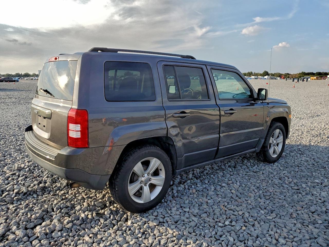 2015 Jeep Liberty (Patriot) - zdjęcie 3